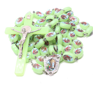 Lớn nhựa sáng tràng hạt Chéo Mặt Dây chuyền vòng cổ phát sáng trong bóng tối đôi bên với san Gabriel arcangel - Product Image 5