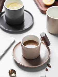 Vente en gros Ensemble de tasses à café personnalisées de qualité supérieure faites à la main dans <span class=keywords><strong>l</strong></span>'Ouest Service à <span class=keywords><strong>thé</strong></span> en céramique avec théière pour <span class=keywords><strong>l</strong></span>'<span class=keywords><strong>heure</strong></span> <span class=keywords><strong>du</strong></span> <span class=keywords><strong>thé</strong></span> de <span class=keywords><strong>l</strong></span>'après-midi - Product Image 4