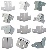 Accessoires de quincaillerie pour valises et flight cases : coins de protection métalliques et supports d'angle droit pour road cases