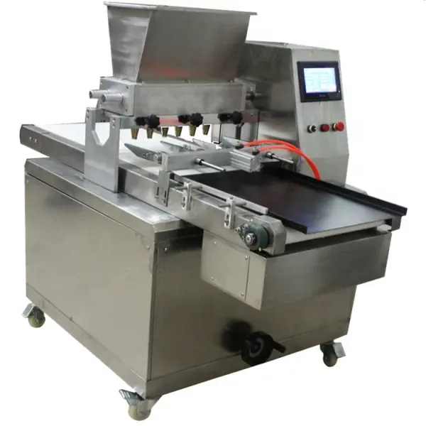 स्वचालित पीएलसी कुकी जमाकर्ता मशीन औद्योगिक बिस्कुट नाश्ता मशीन पूरा बेकरी उपकरण लाइन बिस्कुट बनाने की मशीन