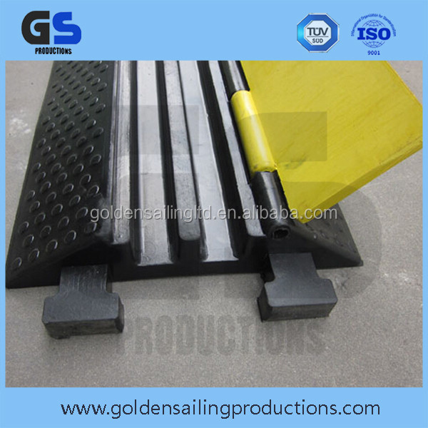 Использованная резиновая кабельная рампа/автомобильные рампы для мойки автомобилей