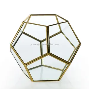 五边形几何形状刻面玻璃和黄铜铜玻璃容器
