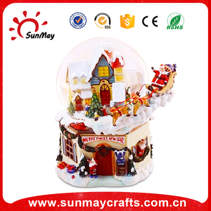 Polyresin Christmas snow globes with Santa Claus - Product Image 3