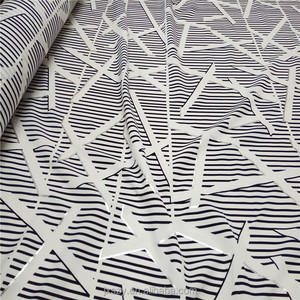 Tissu en crêpe de polyester avec rayures en lurex, textile tissé pour les marques de mode et la fabrication de vêtements en gros - Product Image 6