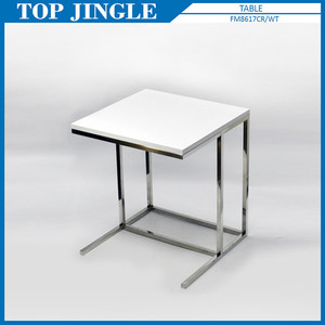 Petite table d'appoint mobile en métal de couleur blanche - Product Image 1