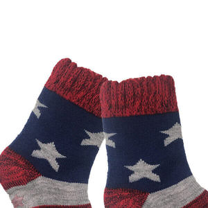 Chaussettes en <span class=keywords><strong>polaire</strong></span> pour garçons - Chaussettes antidérapantes en tricot avec motif drapeau américain - Product Image 3
