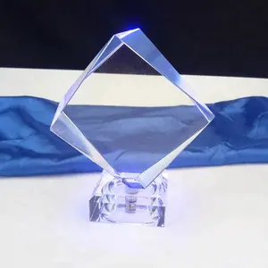 Al por mayor diferentes formas trofeo de cristal con Base Led recuerdo grabado Logo mercado buen vendedor