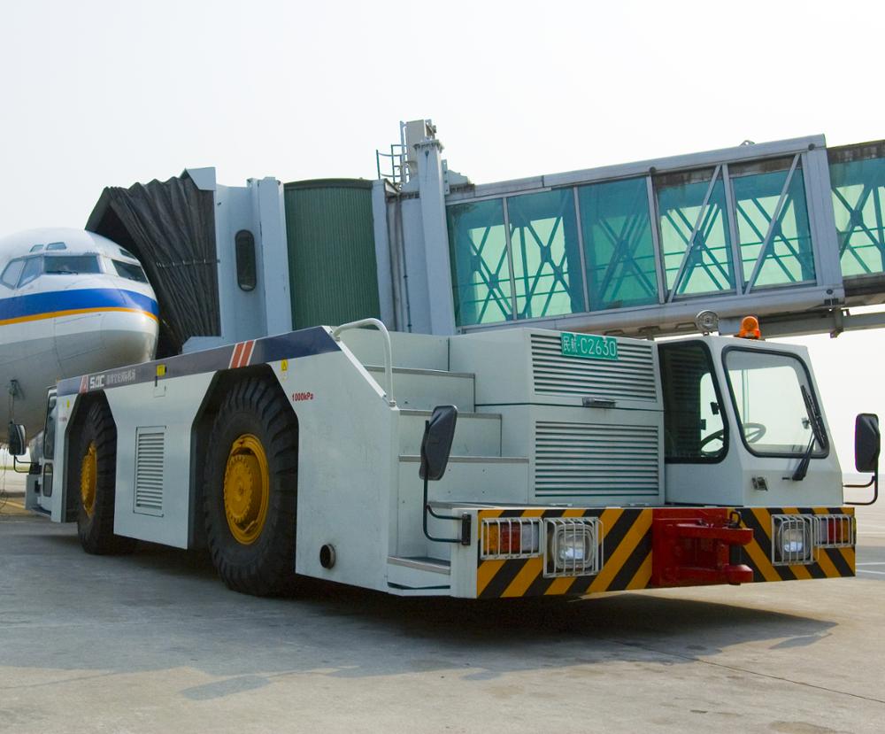 Авиационный самолет аэропорт самолет pushback буксировки