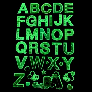 Özel tasarım baskılı öpücük kesim şekli 26 alfabe çıkartmalar harfler yeşil hafif parlamalı vinil yapışkan levha karanlıkta