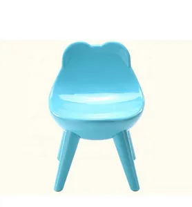 五颜六色的可爱安全室内塑料餐椅为孩子