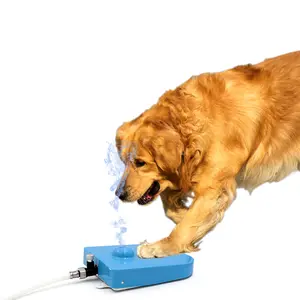 การออกแบบใหม่พลาสติกสุนัข Paw เหยียบเปิดใช้งานอัตโนมัติที่มีท่อป้องกันการระเบิดกลางแจ้งสดน้ำดื่มน้ำพุ