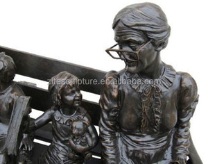 Escultura de Bronce de Tamaño Real de Abuelos Leyendo para sus <span class=keywords><strong>Nietos</strong></span> en un Banco - Product Image 5