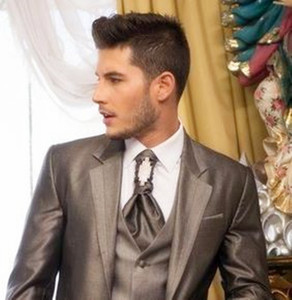 Lo sposo elegante indossa uno <span class=keywords><strong>smoking</strong></span> con risvolto a visiera/abito da sposa da <span class=keywords><strong>uomo</strong></span>/Set 3 pezzi da <span class=keywords><strong>uomo</strong></span> (giacca + pantaloni + gilet) - Product Image 3