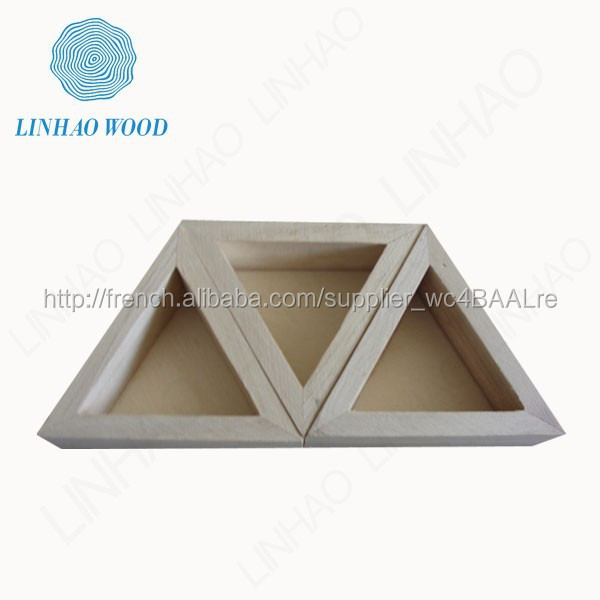 Main petite craved décorative triangle en forme en bois unfinished plateau