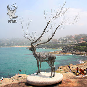 Statua di Cavallo Astratta in Acciaio Inossidabile a Grandezza Naturale dal Design Moderno - Product Image 4