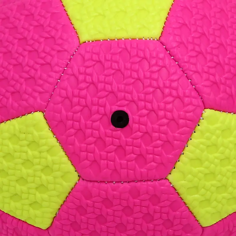 थोक हानिरहित पीवीसी माल मिनी फुटबॉल की गेंद, गुलाबी और पीले रंग के छोटे आकार लड़कियों फुटबॉल