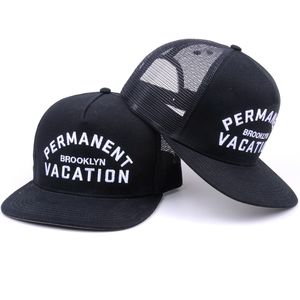 Gorra Trucker Negra Personalizada de Perfil Bajo con Visera Plana y Cierre a Presión, Gorra Trucker de Malla Bordada - Product Image 4
