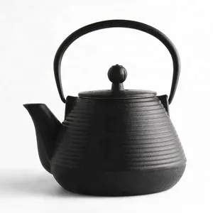 Théière japonaise en fonte noire naturelle, avec filtre à thé, théière classique et tasse à thé avec soucoupe