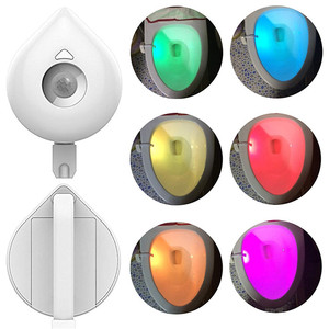 Lumière de toilette à détecteur de <span class=keywords><strong>mouvement</strong></span> à piles Ningbo, 8 couleurs changeantes aléatoirement, lumière de nuit LED étanche pour toilette avec détecteur - Product Image 5