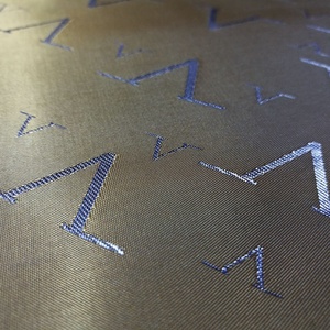 100% Polyester <strong>Jacquard</strong> Logo <strong>Lining</strong> <strong>Fabric</strong> <strong>Lining</strong> Custom Logo With V Letter Design for Coat Jacket Bag, Custom logo Design - Product Image 1