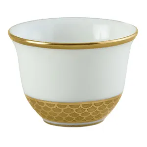 白色和金色陶瓷咖啡杯东方咖啡馆