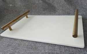 Bandeja de plato de servir con asas de oro de piedra de mármol blanco - Product Image 3