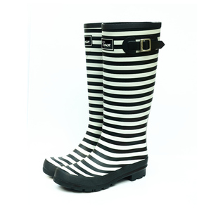 Prezzo basso di vendita calda nero bianco fiori stampati signore promozionali personalizzati <span class=keywords><strong>stivali</strong></span> <span class=keywords><strong>da</strong></span> <span class=keywords><strong>pioggia</strong></span> con fibbia - Product Image 3