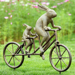 Creativo del fumetto di stile Europeo fusione in bronzo animale giardino del coniglio di guida della bicicletta per <span class=keywords><strong>piazza</strong></span> <span class=keywords><strong>piazza</strong></span> decorazione - Product Image 1