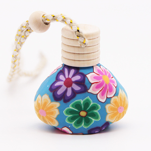 Botella difusora de vidrio para coche vacía colgante personalizada de 15ml con arcilla polimérica para decoración de paredes - Product Image 2