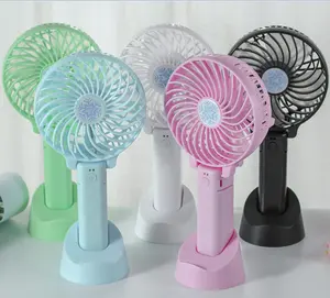 Mini ventilatore ricaricabile all'ingrosso caldo della fabbrica portatile Macaron palmare ventilatore USB pieghevole Clip ventilatore a mano