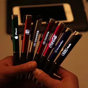 Werbe geschenks tifte Kunststoff Multifunktion stift benutzer definierte leuchtende LED-Licht Marke Logo Stift Kugelschreiber schreiben in der Nacht