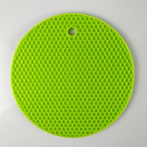 Tapete de Silicona de Grado Alimenticio, Antideslizante, Resistente al Calor, Ecológico, con Diseño de Panal de Abeja, Redondo, de 18 cm de Diámetro, Colorido - Product Image 4