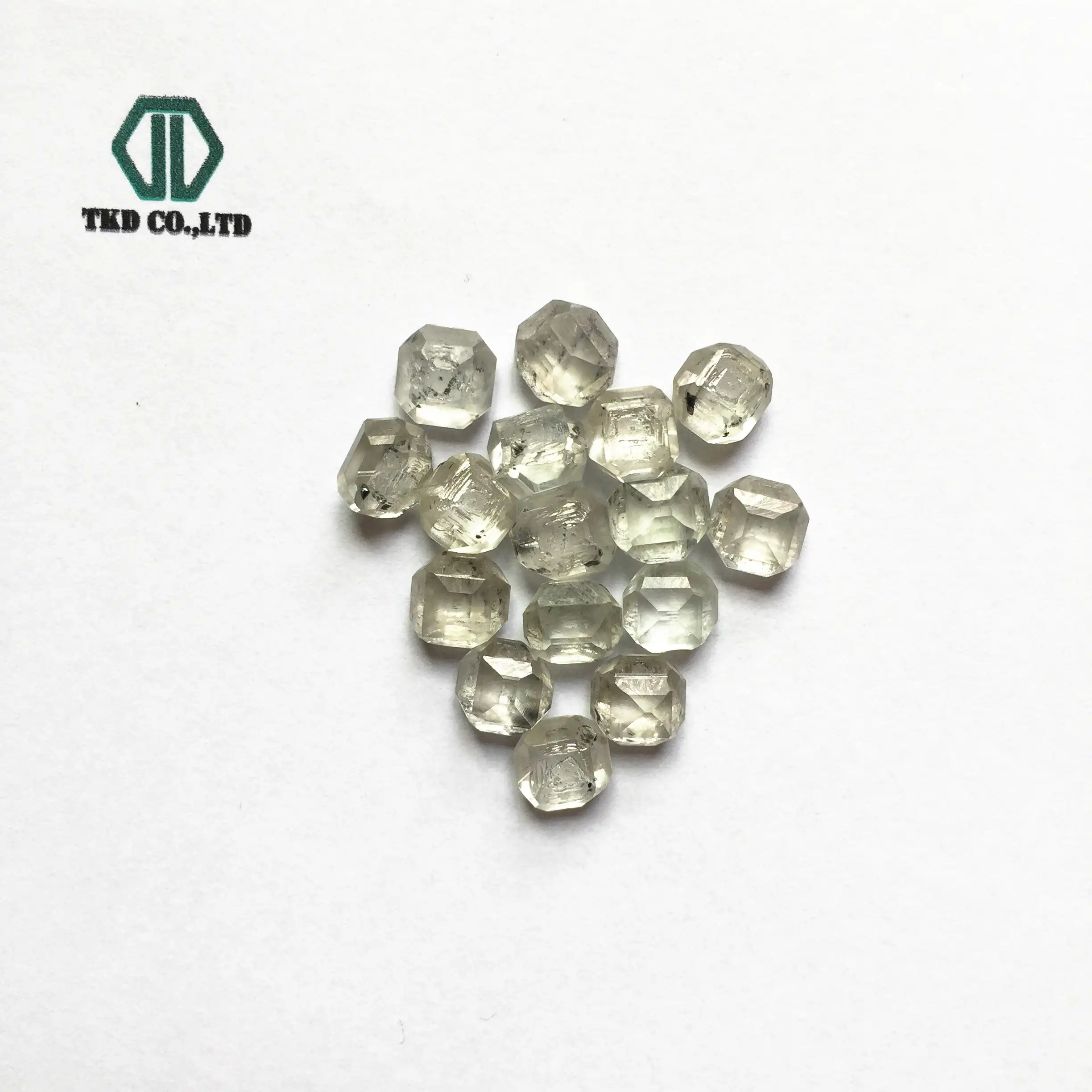 3.5-4.0ct Colore DEF Chiarezza VS No Verde Tinch Lab Creato HPHT Diamanti Grezzi con La Nuova Tecnologia a TKD