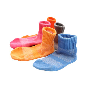 Chaussettes antidérapantes antidérapantes pour <span class=keywords><strong>trampoline</strong></span> Chaussettes de parc avec poignées Chaussettes de sport douces et colorées pour femmes hommes enfants Yoga Pilates Barre - Product Image 3