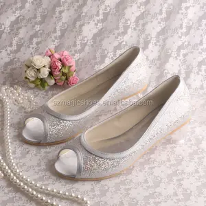 Gümüş parıltılı açık ağızlı düz düğün ayakkabı
