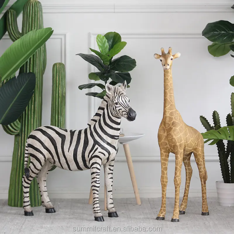 Выставочный стенд для магазина с африканскими животными, статуей жирафа