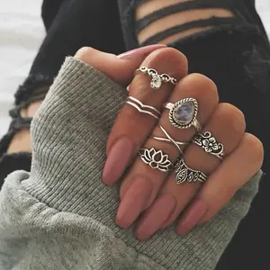 7ピース/セットAntique Silver Gold Crystal Lotus Flower Ring Bohemia Boho Style Rings For Women Tribal Hollow Carved Rings Set Anillos