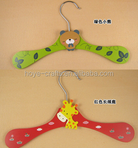 <span class=keywords><strong>Cintre</strong></span> en <span class=keywords><strong>bois</strong></span> personnalisé pour enfants avec motif animal à vendre - Product Image 3