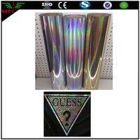 Découpe électronique de transfert de chaleur réfléchissant hologramme arc-en-ciel Film découpé au laser reflétant le fer sur vinyle élastique TPU pour étiquette de vêtements