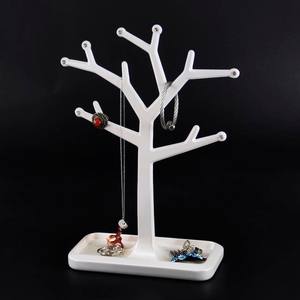 Recién llegado soporte de árbol de taza de bambú con base de poliresina - Product Image 3