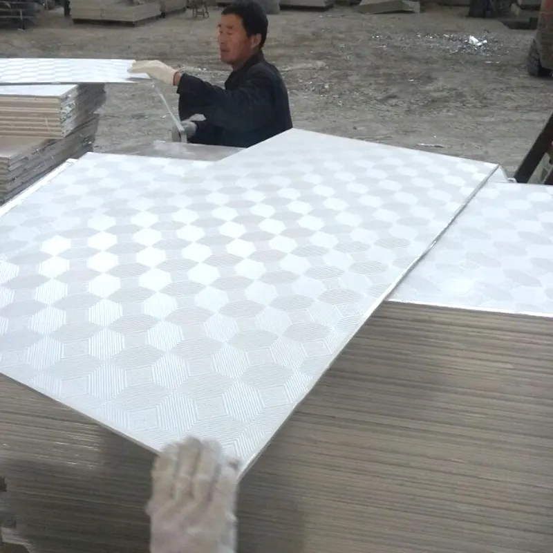 603*603 millimetri di vendita calda del pvc gancio di mattoni/soffitto di gesso piastrelle con griglia utilizzato per interni decorazione di materiali