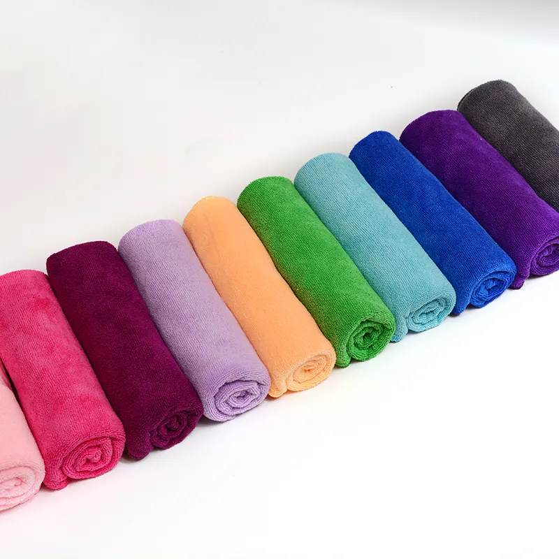 Toalla de microfibra de varios colores utilizada para toallas de mano y cara de microfibra
