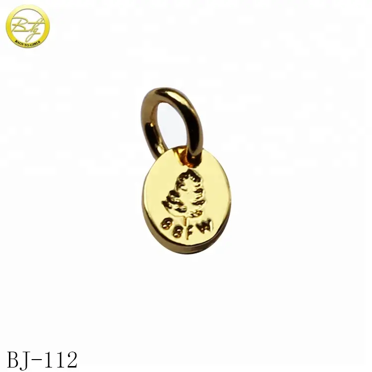 Logo inciso personalizzato ciondolo ovale accessorio per gioielli braccialetto con ciondoli in lega cartellini decorativi in metallo dorato