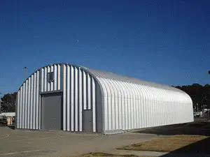 ידידותי לסביבה מכוסה עצמי בורג משותף כדור סל בצבע קשת גג צורה אולם מכונת בניית מבנה פלדה
