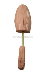 Embauchoirs en bois de <span class=keywords><strong>cèdre</strong></span> ST21118 Shiny Value, personnalisés, emballés en polybag, Shanghai Two Doors Woody Shoes, Redwood Shoes, plusieurs couleurs - Product Image 4