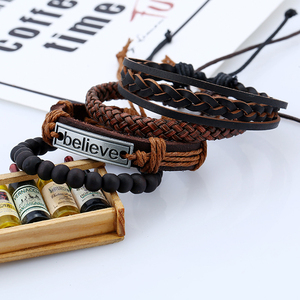 Set di 4 Braccialetti dell'Amicizia Regolabili in Vera Pelle per <span class=keywords><strong>Uomo</strong></span>, Placcati in <span class=keywords><strong>Argento</strong></span> Anticato con Perline (KLB7101) - Product Image 3