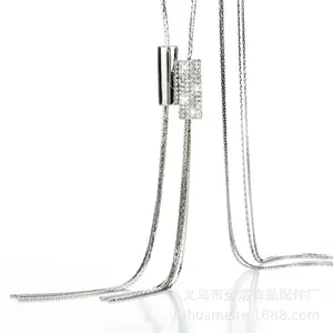 Collier Long avec strass pour femme, chaîne de pull noir et blanc