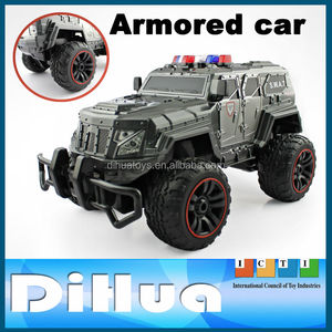 Coche Blindado RC a <span class=keywords><strong>Escala</strong></span> 1:12 con 4 Canales y Luces, Vehículo <span class=keywords><strong>de</strong></span> Juguete Todoterreno, Hobby para Niños y Entusiastas, Coche Militar <span class=keywords><strong>de</strong></span> Control Remoto Duradero - Product Image 2