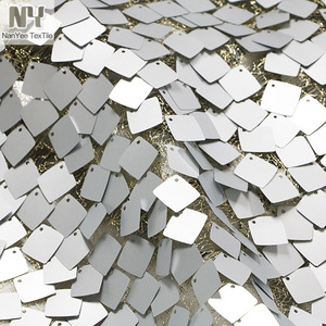 Nanyee 섬유 회색 금속 광장 큰 장식 조각 - Product Image 1