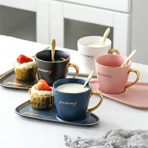 Многоцветная матовая глазурованная стильная причудливая фарфоровая чашка для латте эспрессо с логотипом на заказ и подставкой для десертов